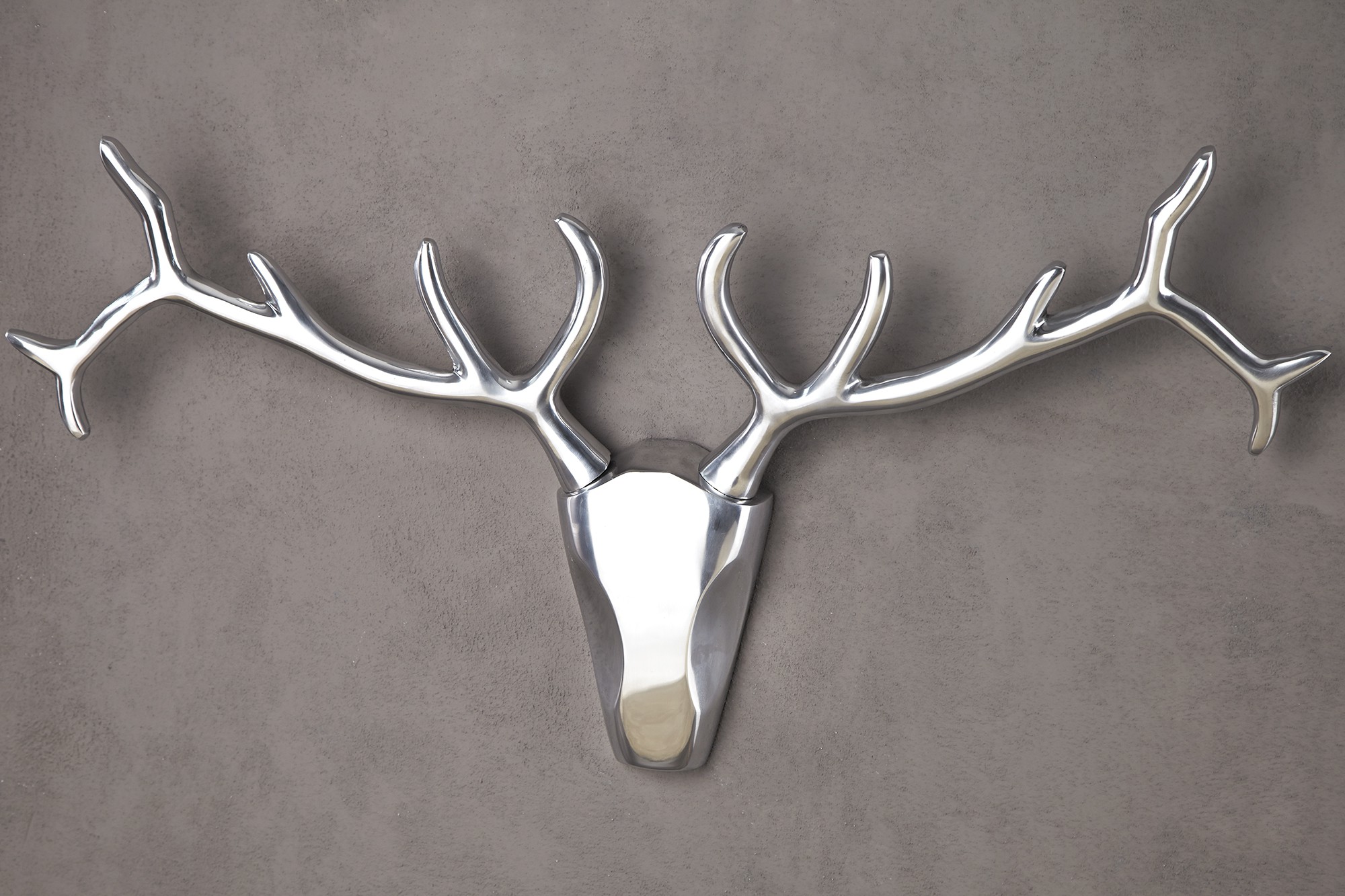 Estila Extravagantná moderná dekoračná jelenia hlava 90cm strieborná