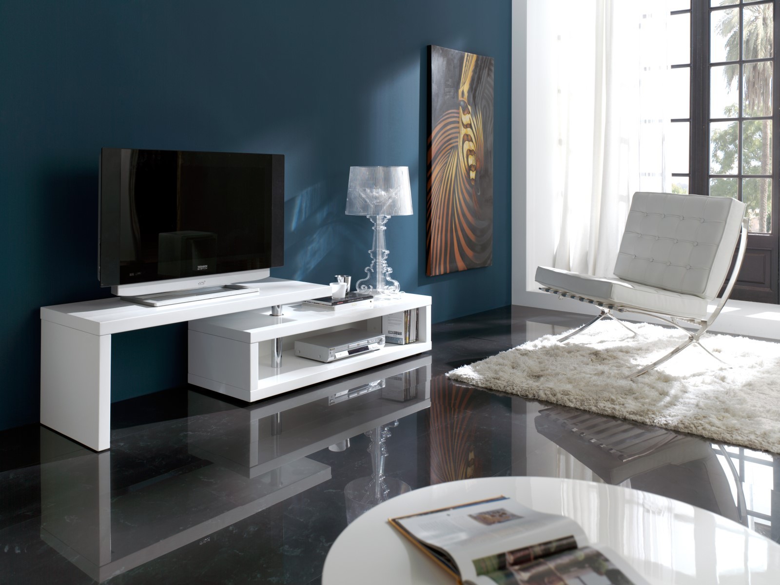Estila Jedinečný obdĺžnikový TV stolík Henning v lesklej bielej farbe s nastaviteľnou vrchnou doskou 200cm