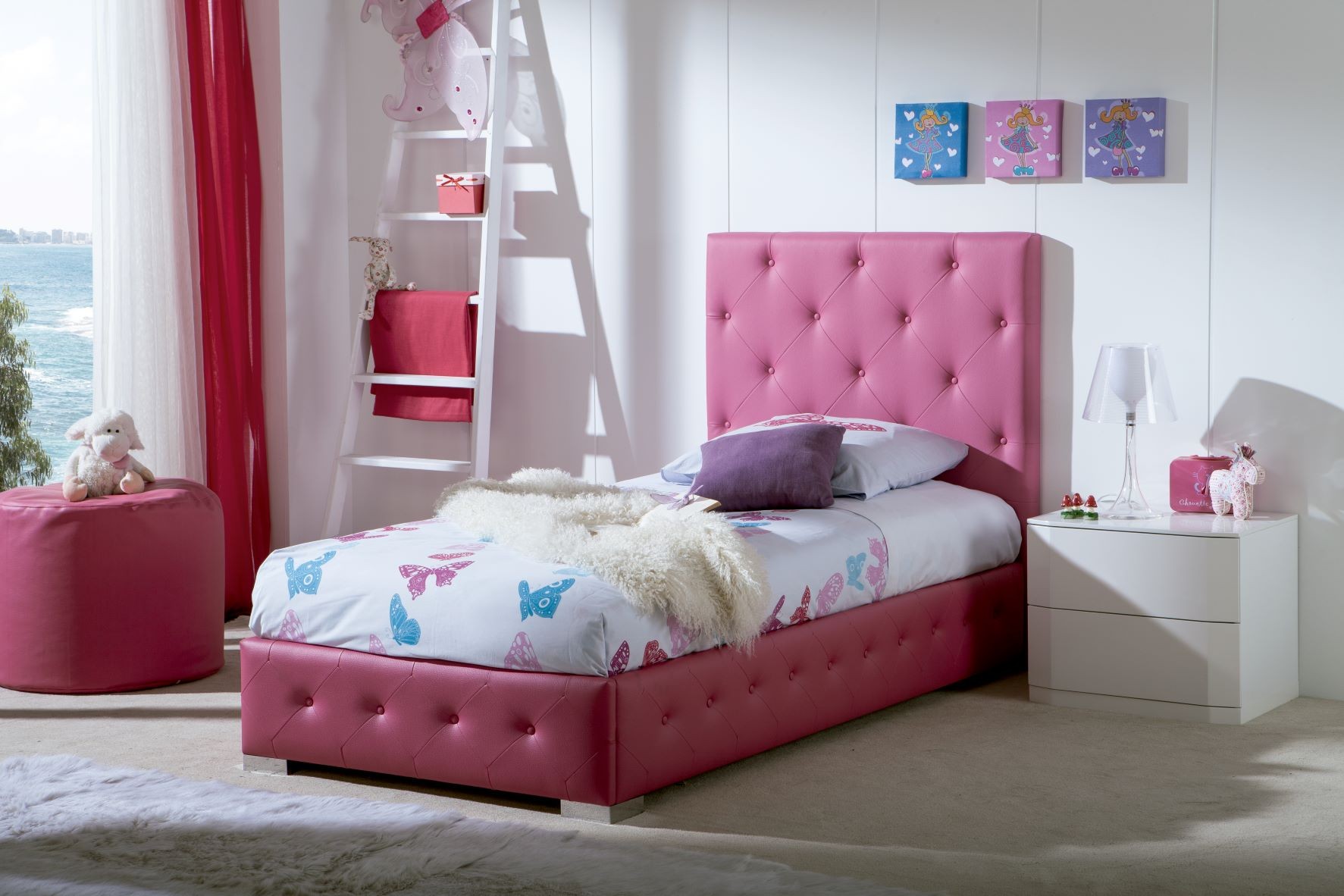 Estila Moderná dizajnová jednolôžková čalúnená posteľ Raquel s ružovým koženým poťahom s chesterfield prešívaním 90-105cm
