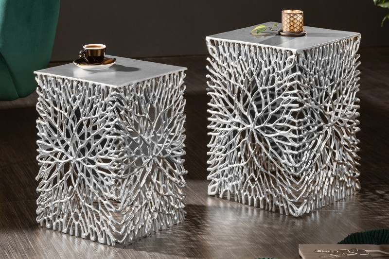 Estila Dizajnový set dvoch príručných stolíkov Hoja z kovu v striebornej farbe 30-33cm