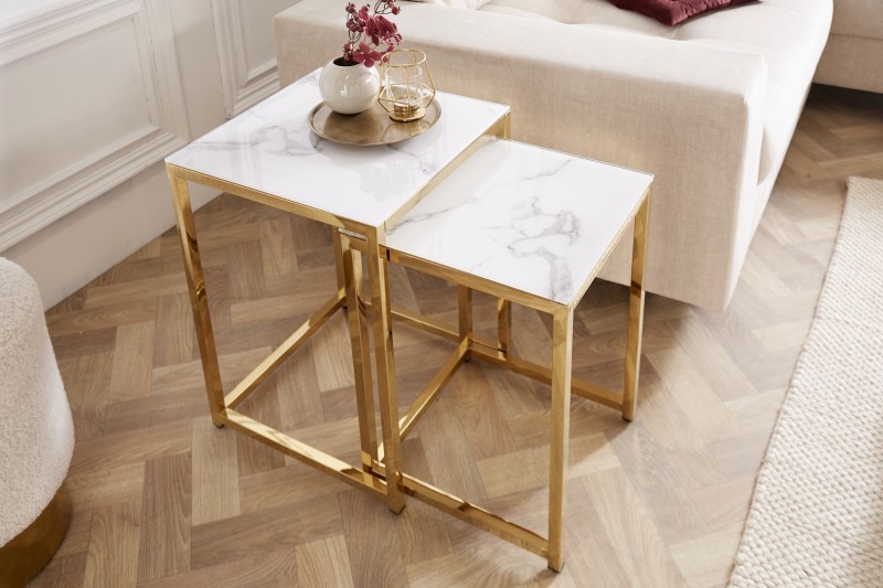 Estila Set dvoch moderných príručných stolíkov Gold Marbleux v prevedení biely mramor s kovovou podstavou v zlatej farbe 55cm