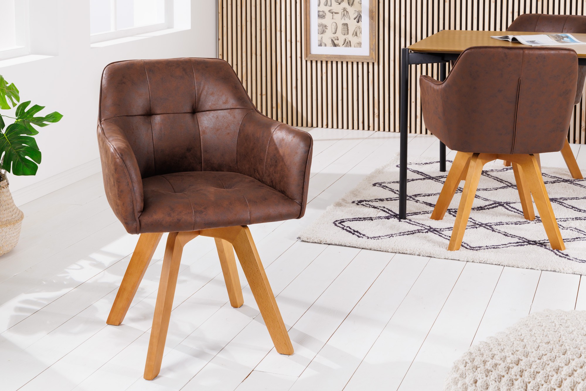 Estila Industriálna štýlová stolička Devon do jedálne s antickým hnedým poťahom a masívnymi hnedými nohami 83cm