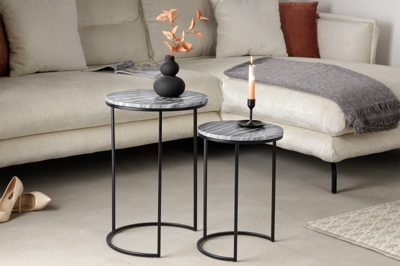 Estila Moderný set dvoch okrúhlych mramorových príručných stolíkov Elements v sivej farbe s čiernou kovovou podstavou