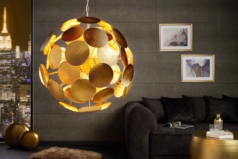 Estila Dizajnová závesná lampa Globe okrúhleho tvaru z kovových plieškov zlatej farby 63cm