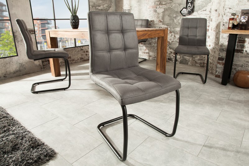 Estila Industriálna jedálenská stolička Naomy s kovovou čiernou konštrukciou a čalúneným prešívaným sedením 92cm