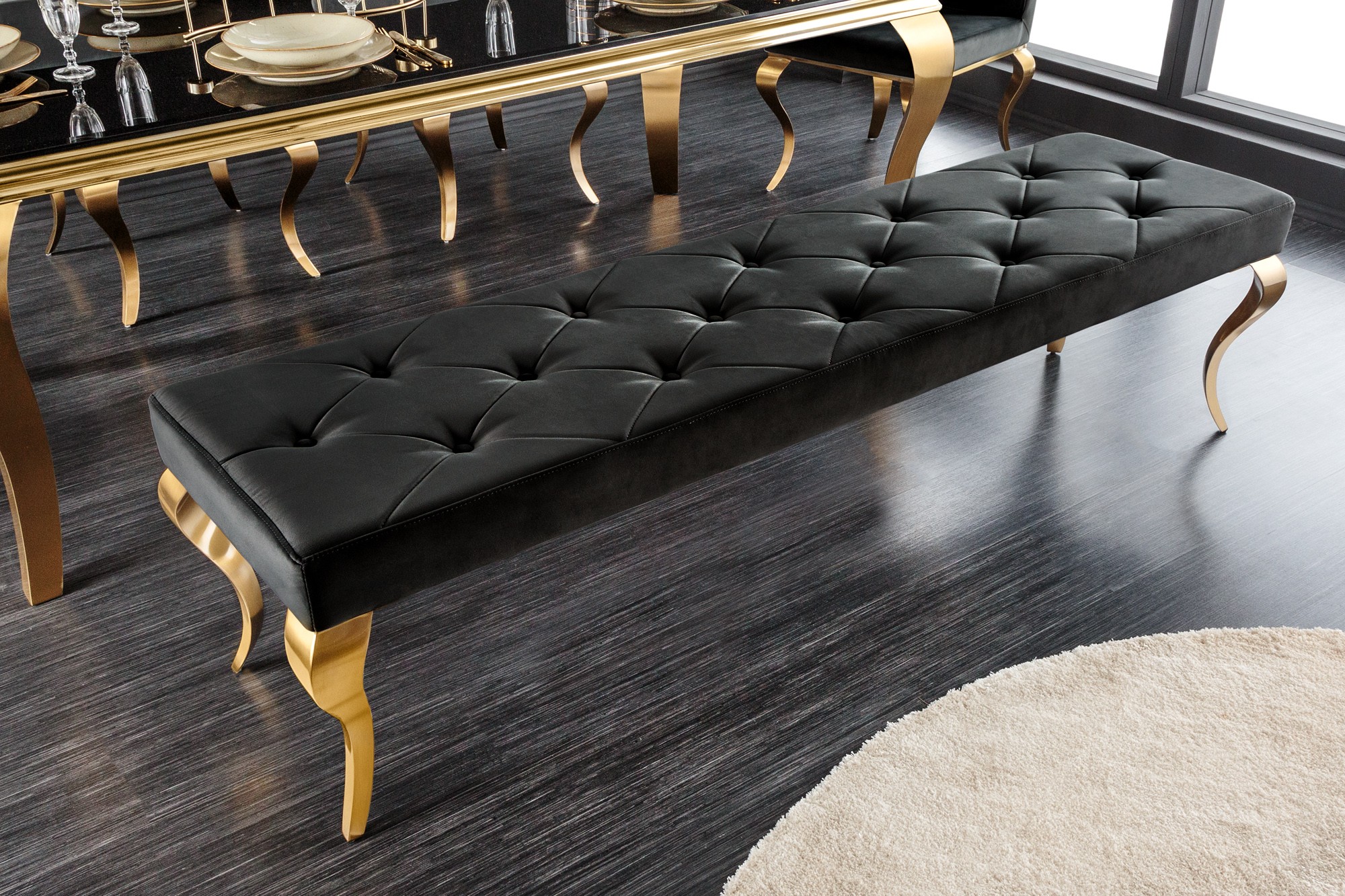 Estila Luxusná jedálenská lavica Modern Barock s čiernym zamatovým čalúnením a zlatými nožičkami z kovu 172cm