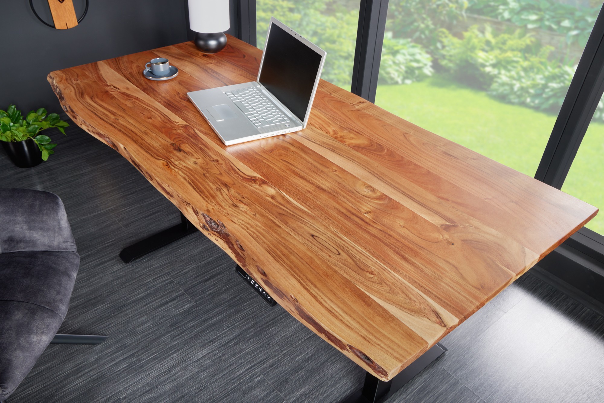 Estila Industriálny výškovo nastaviteľný písací stôl Mammut s vrchnou doskou z akáciového dreva medová hnedá 160 cm