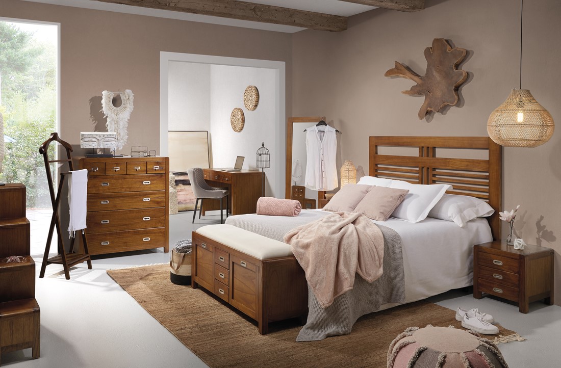 Luxusný nábytok do spálne z masívneho dreva hnedej farby FLASH