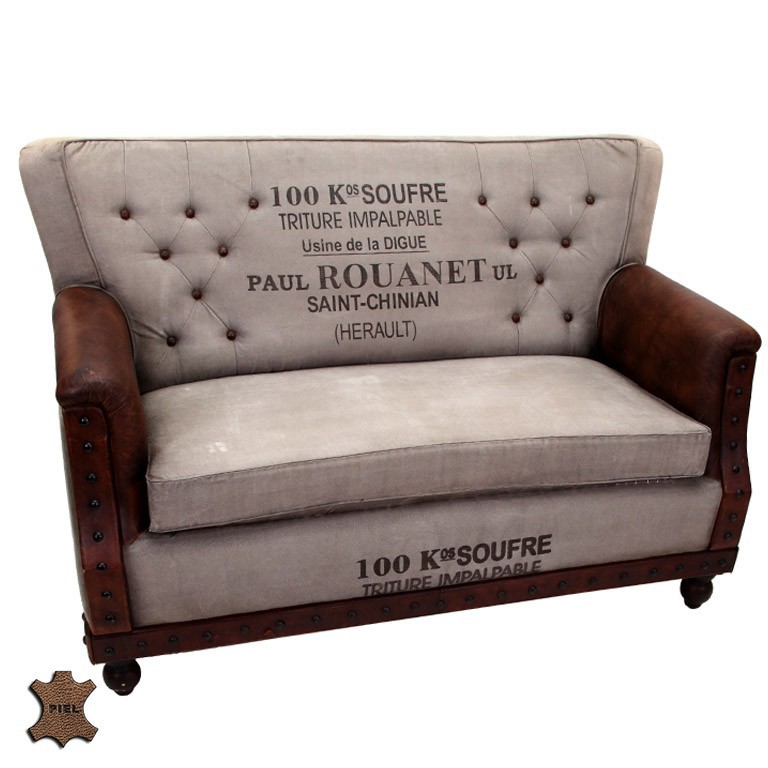 Vintage sedačka v štýle chersterfield