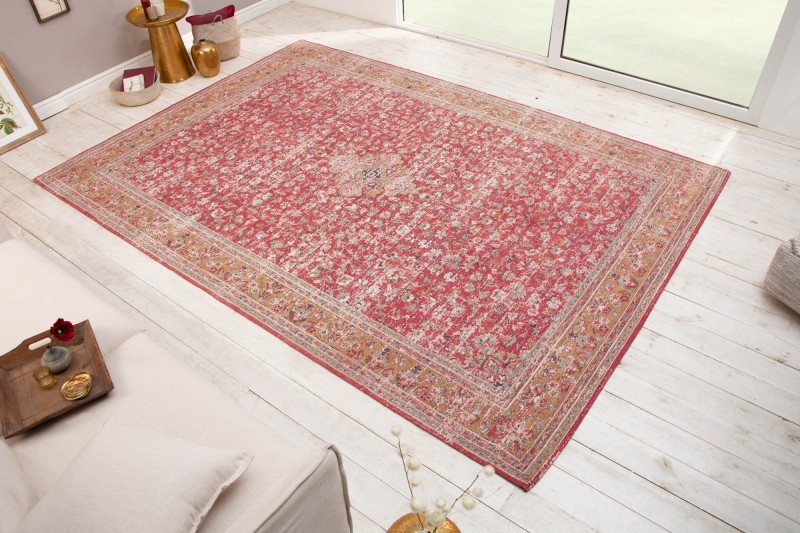 Estila Orientálny koberec Adassil červenej farbe s ornamentálnym zdobením 350cm