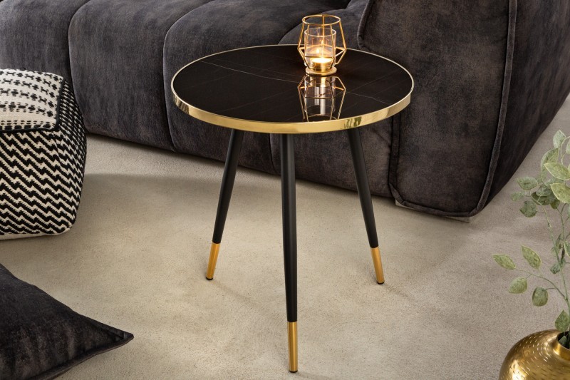 Estila Dizajnový okrúhly príručný stolík Nudy v čiernom art deco prevedení s kovovým rámom a nožičkami v zlatej farbe 45cm