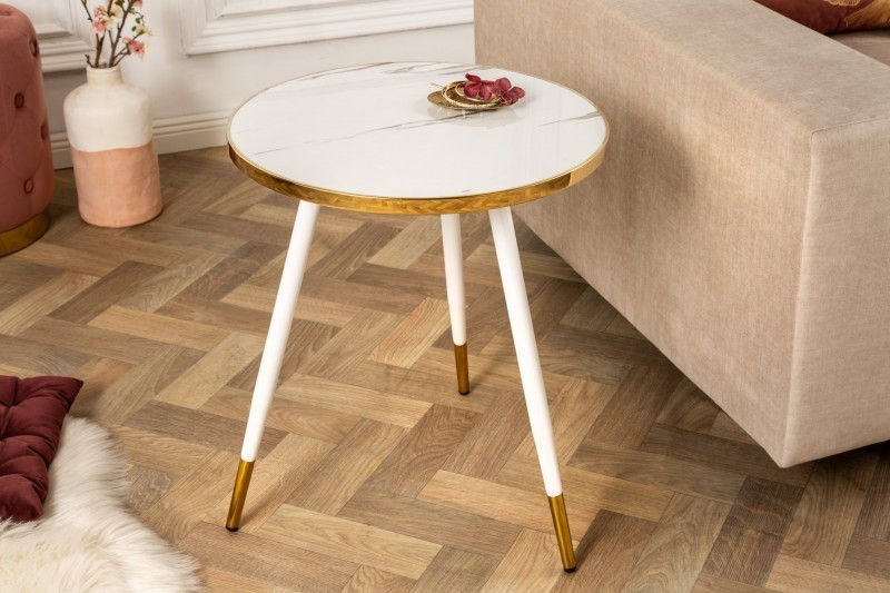 Estila Štýlový okrúhly príručný stolík Nudy v bielej farbe s mramorovým dizajnom so zlato zafarbeným rámom a nožičkami 45cm