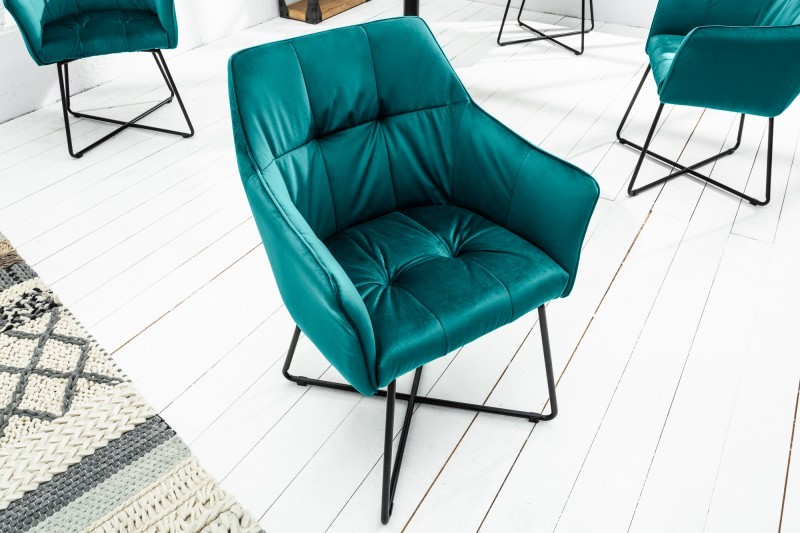 Estila Moderná jedálenská stolička Amala so zamatovým tyrkysovým čalúnením a čiernou kovovou podstavou 83cm