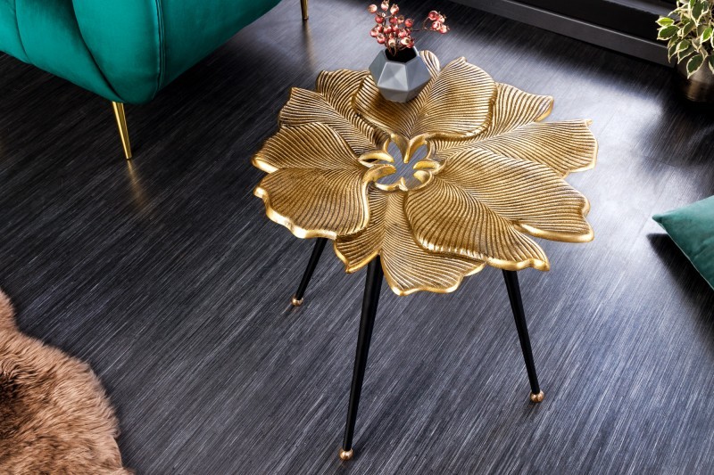 Estila Glamour dizajnový konferenčný stolík Ginko v zlatom prevedení v tvare listov ginka s čiernymi nožičkami 50cm