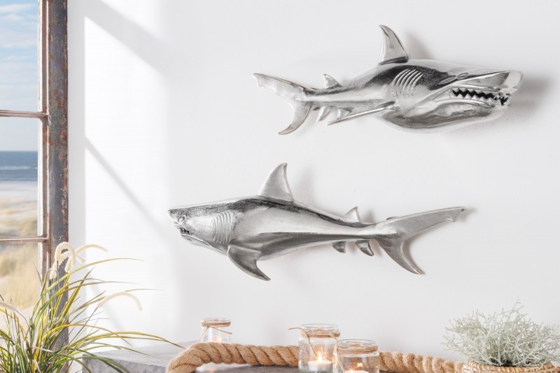 Estila Dizajnová nástenná dekorácia žralok Perry z kovu striebornej farby 70cm