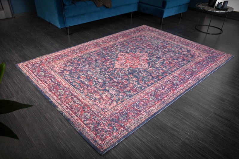 Estila Orientálny koberec Salina obdĺžnikového tvaru červeno-modrej farby s detailným ornamentálnym zdobením 240cm