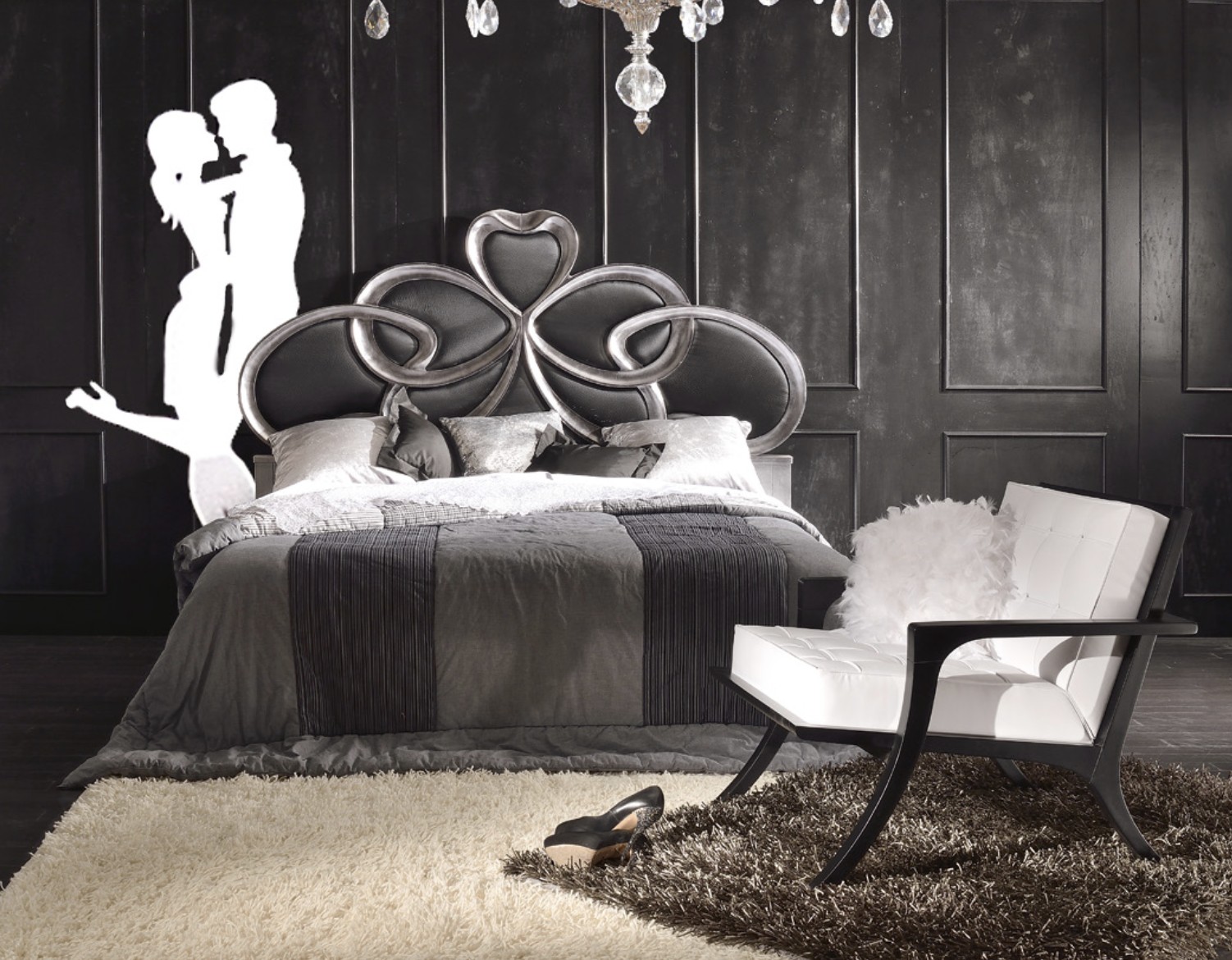 Estila Luxusná manželská posteľ Alergro s ozdobným strieborným kovovým rámom s koženou výplňou 180x200