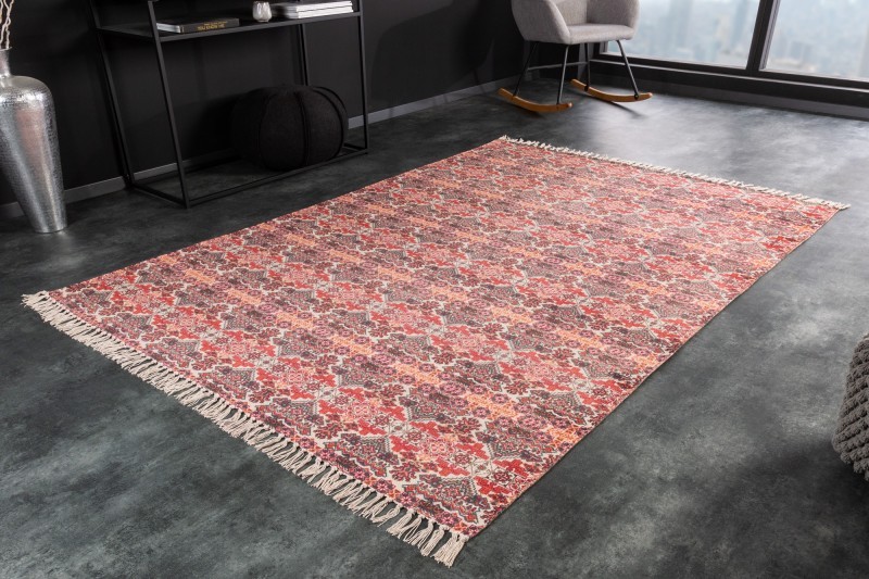 Estila Orientálny bavlnený koberec Besatty v tvare obdĺžnika v červenej farbe so vzorom a strapcami 230cm