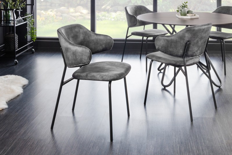 Estila Moderná dizajnová jedálenská stolička Mildred so sivým zamatovým čalúnením a čiernymi nohami z kovu 83cm