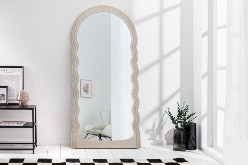 Estila Art deco moderné vysoké zrkadlo Swan s vlnitým rámom v pastelovej béžovej farbe 160cm