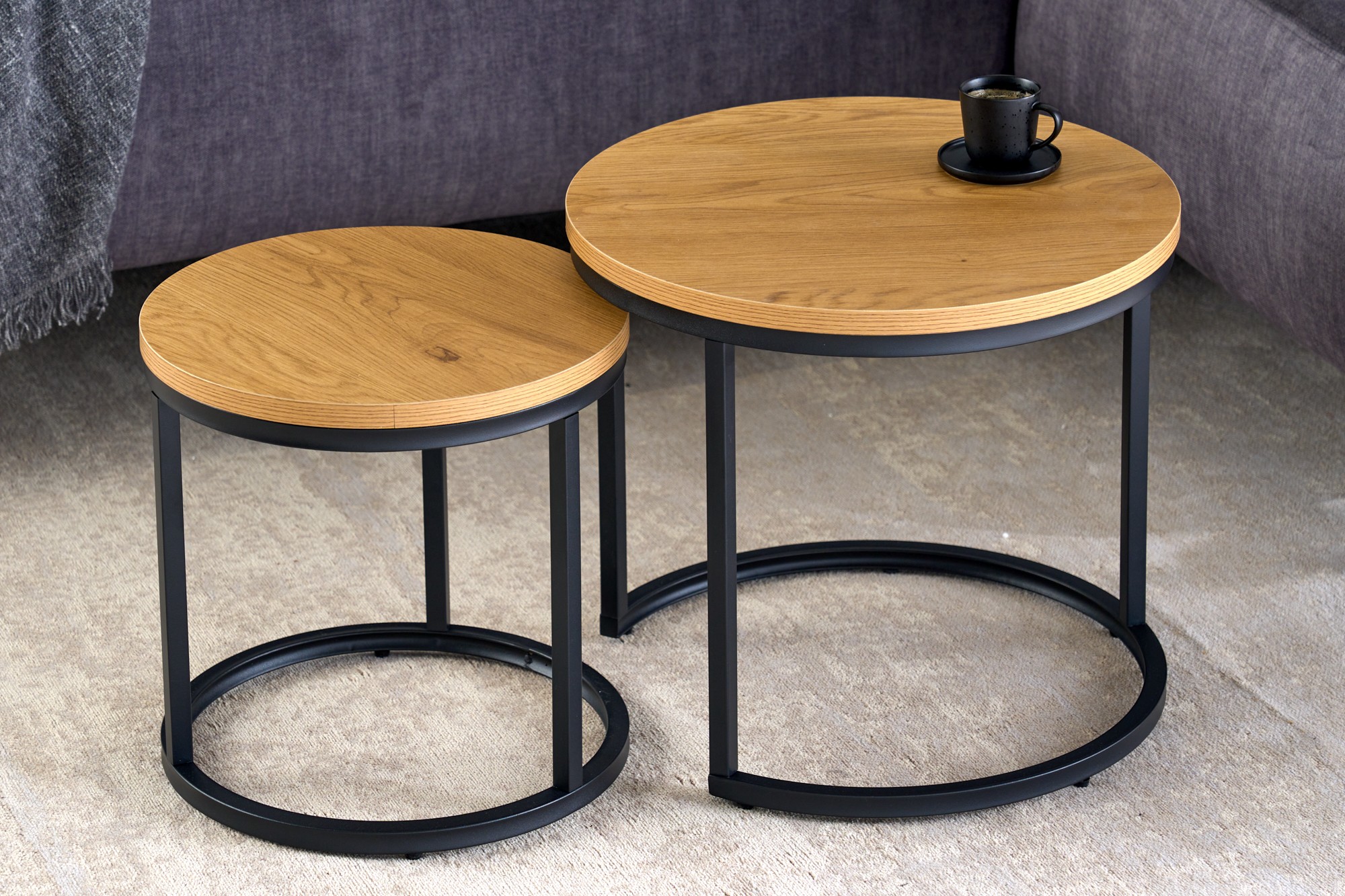 Estila Set dvoch dizajnových okrúhlych konferenčných stolíkov Nadja v industriálnom štýle z kovu a dreva