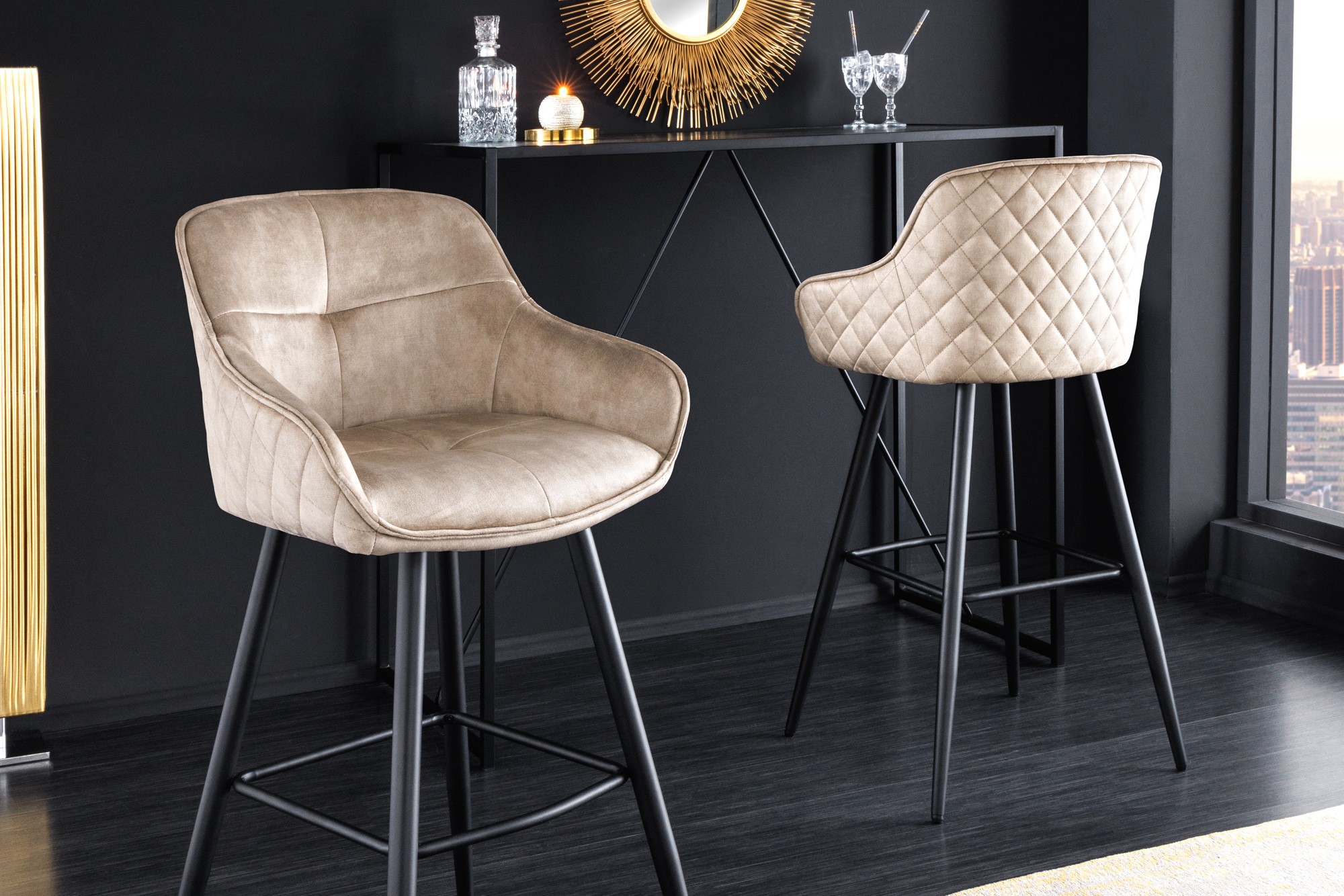 Estila Glamour dizajnová barová stolička Rufus s béžovým champagne poťahom a čiernou konštrukciou z kovu 100cm
