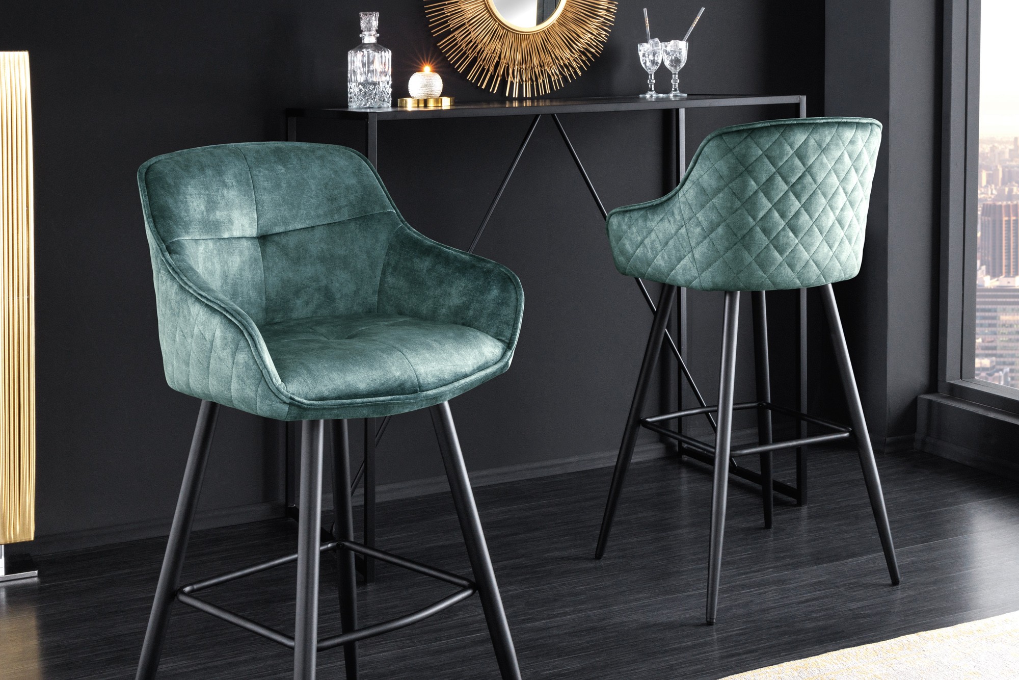 Estila Dizajnová glamour barová stolička Rufus s modrozeleným zamatovým poťahom a čiernou kovovou konštrukciou 100cm