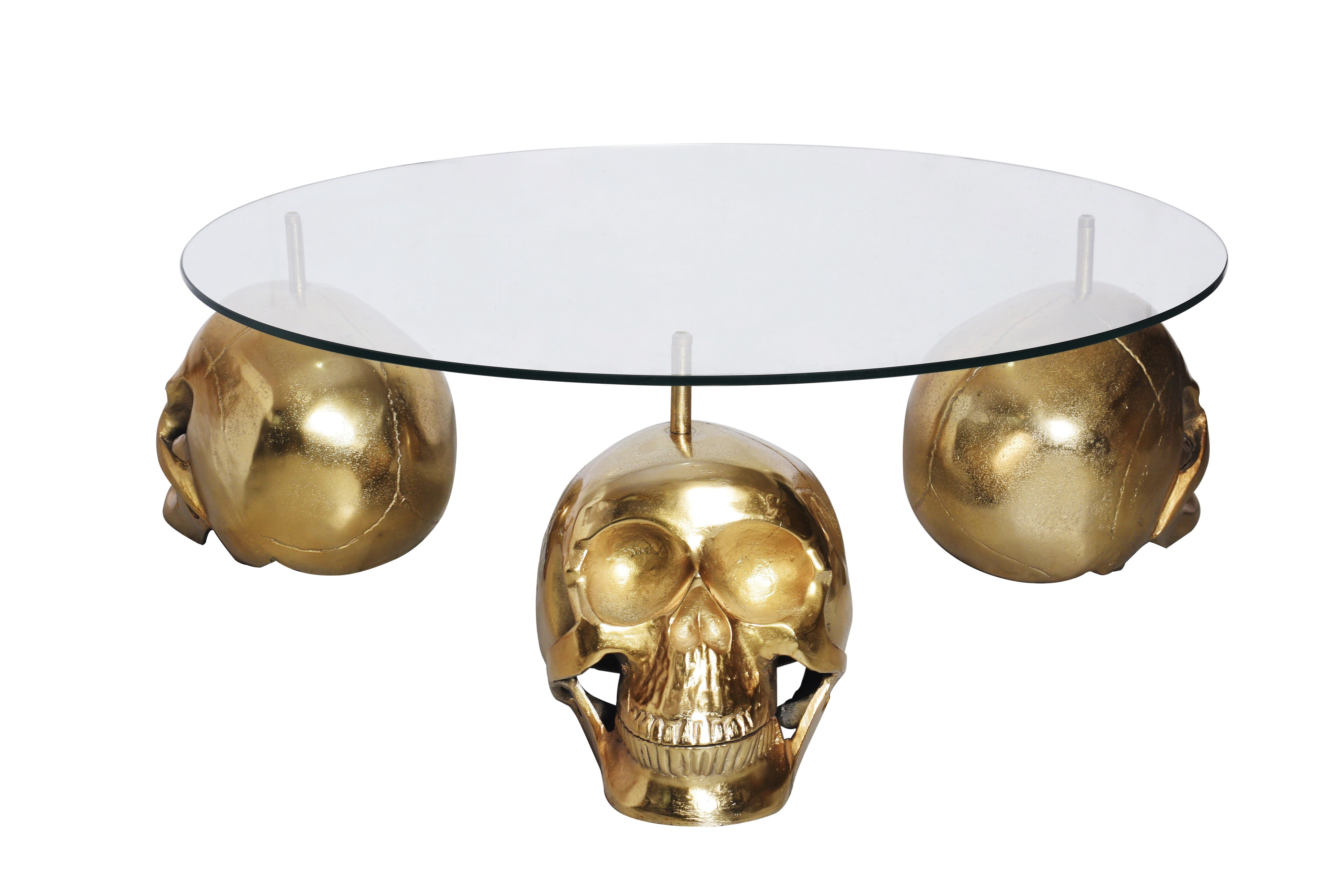 Estila Dizajnový okrúhly konferenčný stolík Hamlet s tromi nožičkami v tvare lebiek v zlatej farbe a sklenenou vrchnou doskou 90 cm