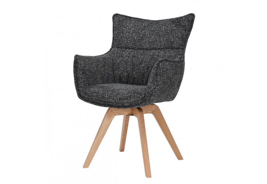 Moderné škandinávske otočné jedálenské kreslo Krespa s čalúnením v antracitovej sivej farbe s melírovaným vzorom so šikmými nohami z dubového dreva v naturálnej svetlej hnedej farbe