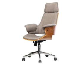 Dizajnové čalúnené otočné výškovo nastaviteľné kancelárske kreslo Madison s opierkami na ruky s poťahom zo sivej textílie a vonkajším rámom z orechového dyhovaného dreva v naturálnej teplej hnedej farbe s kovovou nohou v chrómov prevedení s piatimi ramenami s kolieskami