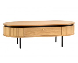 Dizajnový moderný konferenčný stolík Maderia s úložným priestorom v dvoch zásuvkách s oválnou vrchnou doskou a ozdobným vertikálnym drážkovaním z dubovej dyhy v svetlej hnedej farbe s čiernymi kovovými nohami