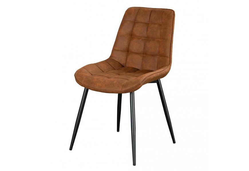 Dizajnová moderná kožená jedálenská stolička Moritz s čalúnením a poťahom z ekokože s prešívaním so štvorcovým vzorom v koňakovej hnedej farbe s nožičkami z kovu v matnom čiernom prevedení