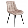 Moderná dizajnová čalúnená zamatová jedálenská stolička Moritz so zamatovým poťahom v svetlej béžovej farbe s prešívaním so vzorom štvorcov so šikmými nožičkami z kovu v čiernej farbe