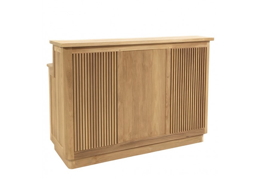 Luxusný retro masívny príborník Riga s trojpanelovým čelom s drážkovaným zdobením s mramorovou doskou v bielej farbe s piatimi policami z teakového dreva v svetlej hnedej naturálnej farbe s jemnou kresbou letokruhov