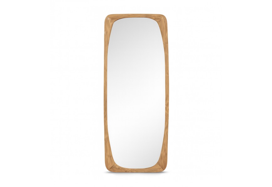 Luxusné moderné nástenné vysoké zrkadlo Riga s obdĺžnikovým rámom so zaoblenými rohmi z masívneho teakového dreva v naturálnom svetlom hnedom odtieni s prirodzenou kresbou letokruhov so závesným systémom na zadnej strane