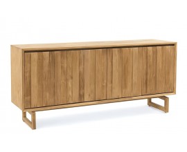 Luxusný moderný vidiecky štvordverový príborník Paschal v naturálnej svetlej hnedej farbe z masívneho teakového dreva s lineárnou siluetou a rámovými nožičkami v tvare obdĺžnika