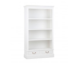 Luxusná provensálska masívna knižnica Donelly z mahagónového dreva s bielym lakovaním so štyrmi policami a dvomi zásuvkami s visiacou kovovou úchytkou v zlatej farbe s plnou podstavou a dekoratívnou vrchnou lištou