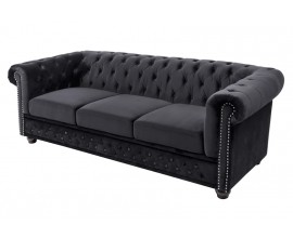 Dizajnová zamatová čierna trojmiestna sedačka Maya s chesterfield prešívaním s okrúhlymi čiernymi nožičkami 205 cm