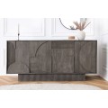 Moderný art deco príborník Sonia so štyrmi dvierkami s geometrickým zdobením z masívneho mangového dreva v sivej farbe 170 cm