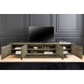 Masívny art deco TV stolík Sonia so štyrmi dvierkami s geometrickým vyrezávaným zdobením v sivej farbe 200 cm