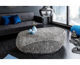 Dizajnový glamour asymetrický konferenčný stolík Hoja so vzdušným organickým vzorom z kovu v striebornej farbe 122 cm