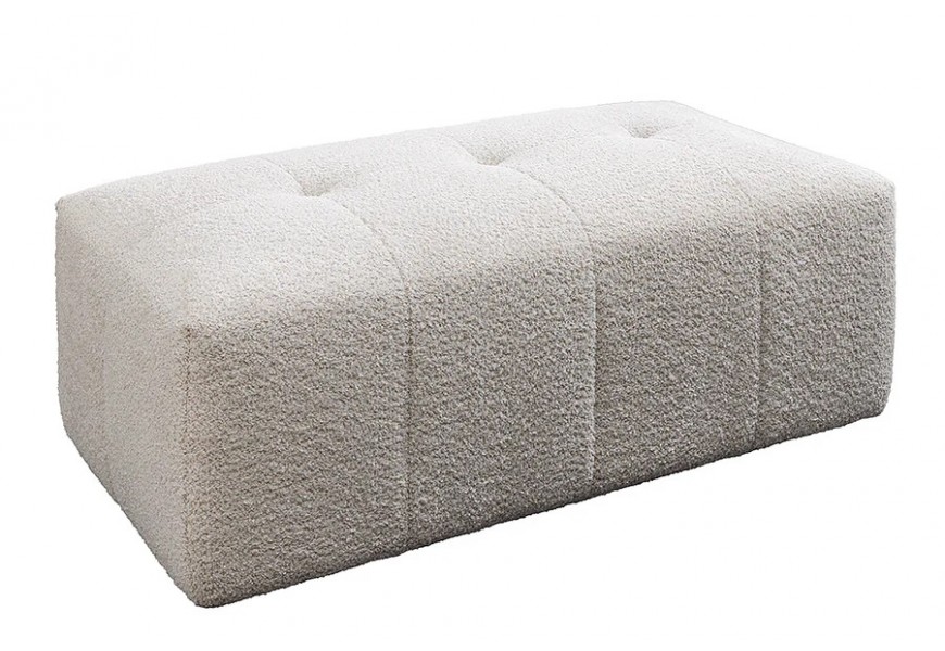 Dizajnová dvojmiestna taburetka Queen vo farbe béžovej šampanskej v obdĺžnikovom tvare s prešívaním s bouclé poťahom