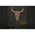 Dizajnov&aacute; modern&aacute; zlat&aacute; n&aacute;stenn&aacute; dekor&aacute;cia Bull v tvare b&yacute;čej lebky s ornament&aacute;lnym zdoben&iacute;m a hned&yacute;mi dreven&yacute;mi rohmi 60 cm