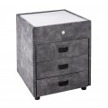 Moderný dizajnový štvorcový sivý nočný stolík Aluro so zamatovým poťahom s tromi zásuvkami a čiernymi nízkymi nožičkami s bielou vrchnou doskou s LED podsvietením