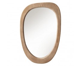 Moderné škandinávske masívne závesné zrkadlo Courbé asymetrického organického tvaru s rámom z masívneho dreva s jemnou kresbou letokruhov v naturálnej svetlej hnedej farbe