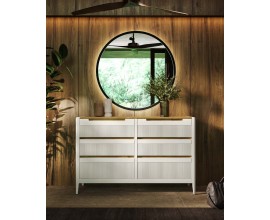 Luxusn&aacute; modern&aacute; obdĺžnikov&aacute; komoda Tallin so &scaron;iestimi z&aacute;suvkami s vertik&aacute;lnym vr&uacute;bkovan&iacute;m 134 cm