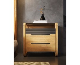 Luxusn&yacute; modern&yacute; hned&yacute; nočn&yacute; stol&iacute;k Berna s dvomi hladk&yacute;mi z&aacute;suvkami a horn&yacute;m panelom s horizont&aacute;lnym vr&uacute;bkovan&iacute;m s tenkou mramorovou doskou a obl&yacute;mi bočn&yacute;mi nohami z oh&yacute;ban&yacute;ch dosiek