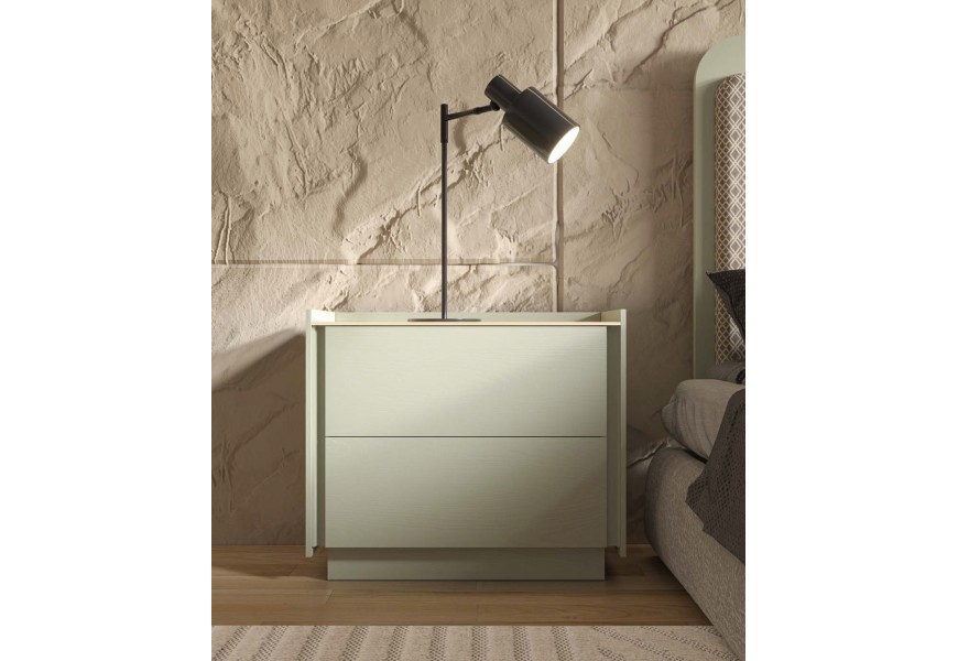 Luxusný moderný zelený nočný stolík Praga z masívneho dreva s dvomi zásuvkami a vyvýšenými hranami s podstavou bez úchytiek