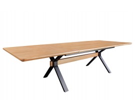 Industri&aacute;lny obdĺžnikov&yacute; rozkladac&iacute; jed&aacute;lensk&yacute; st&ocirc;l Gerant s hned&yacute;m dubov&yacute;m vzhľadom s čiernou kovovou podnožou 180-300 cm