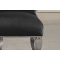 Dizajnov&aacute; modern&aacute; jed&aacute;lensk&aacute; stolička Modern Barock s kabriolov&yacute;mi nohami v striebornej farbe s čiernym zamatov&yacute;m poťahom 105 cm